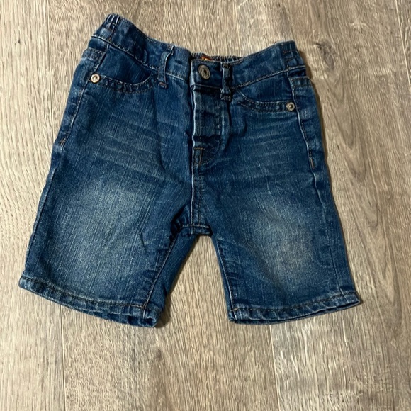 7 for All Mankind Shorts - Picture 2 of 4